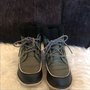 sorel explorer carnival green